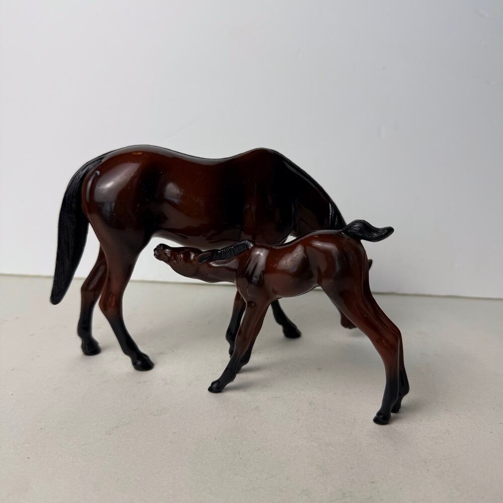 Vintage hartland plastics brown horse and baby foal